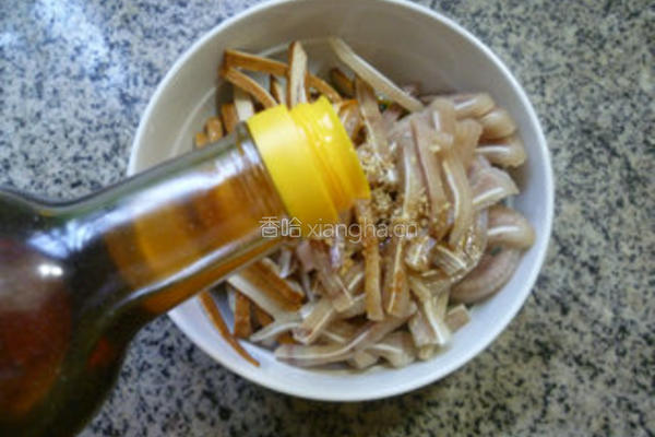 蒜薹香干拌猪耳朵的做法图解13