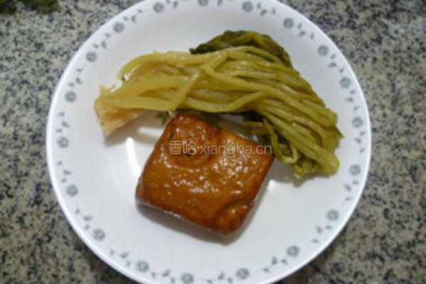 雪菜香干炒蚕豆的做法图解2