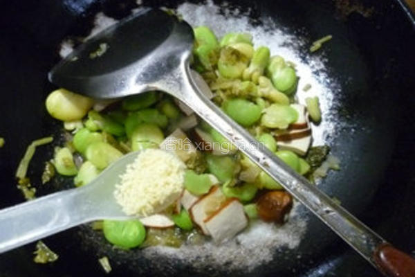 雪菜香干炒蚕豆的做法图解11