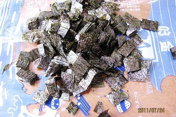 花生米炒海苔的做法图解3