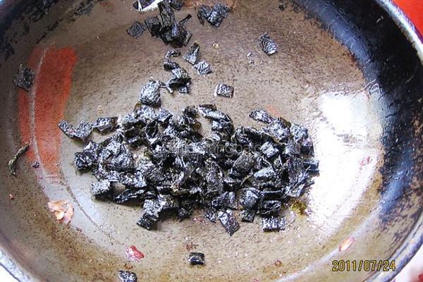 花生米炒海苔的做法图解5