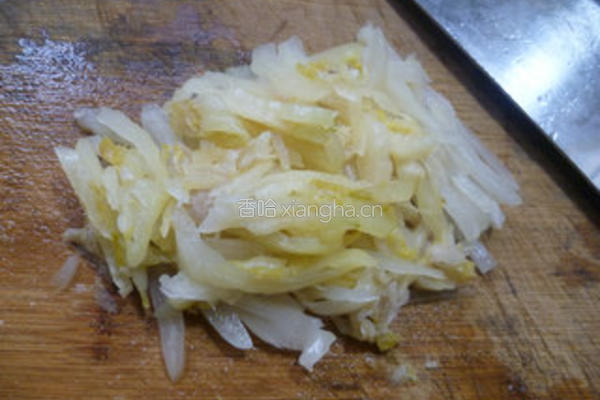 青椒香干炒酸菜的做法图解4