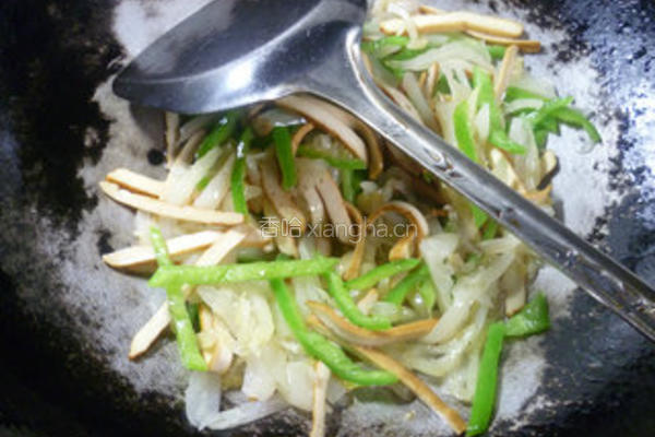 青椒香干炒酸菜的做法图解7