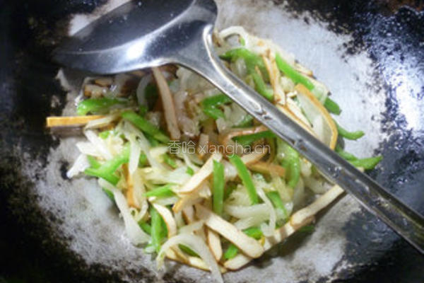 青椒香干炒酸菜的做法图解10
