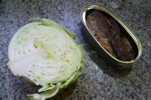 豆豉鲮鱼炒包心菜的做法图解1