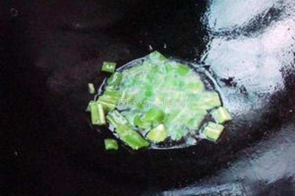 白参青椒炒蛋的做法图解5