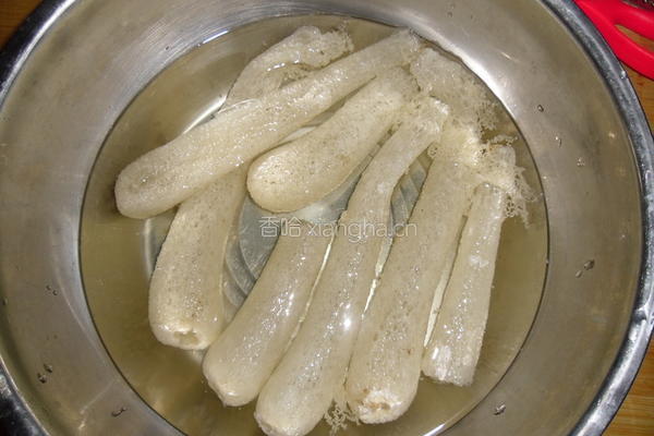 汪刺鱼竹荪火锅的做法图解1