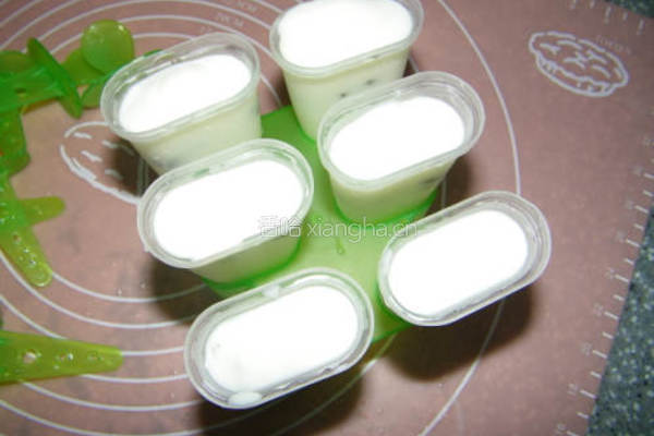 酸奶提子雪糕的做法图解5