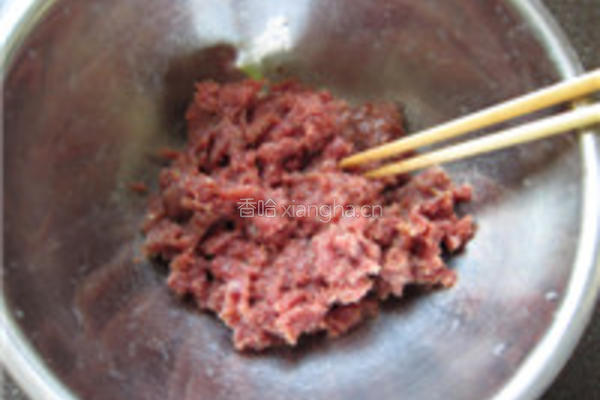 龙井茶香牛肉水饺的做法图解4