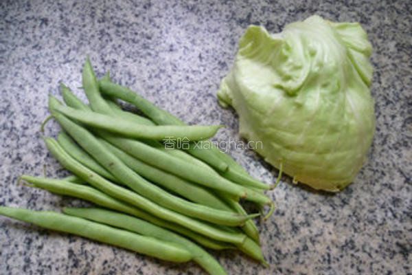 梅豆炒牛心菜的做法图解1