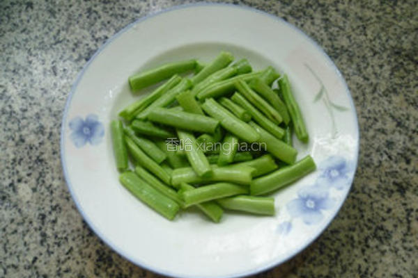 梅豆炒牛心菜的做法图解3