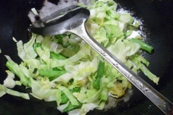 梅豆炒牛心菜的做法图解7