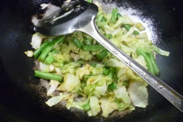梅豆炒牛心菜的做法图解11