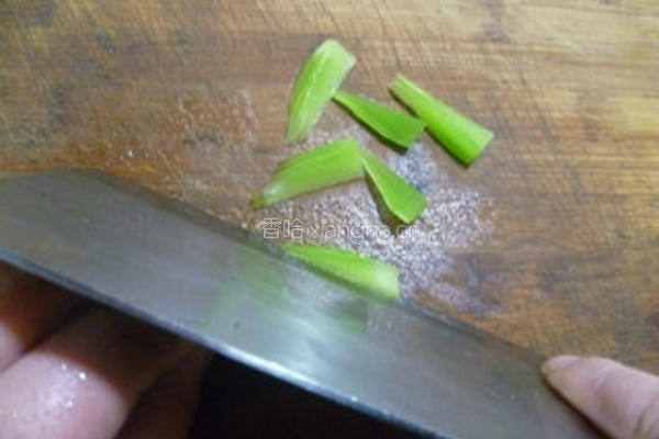 榨菜莴笋炒鸭蛋的做法图解5