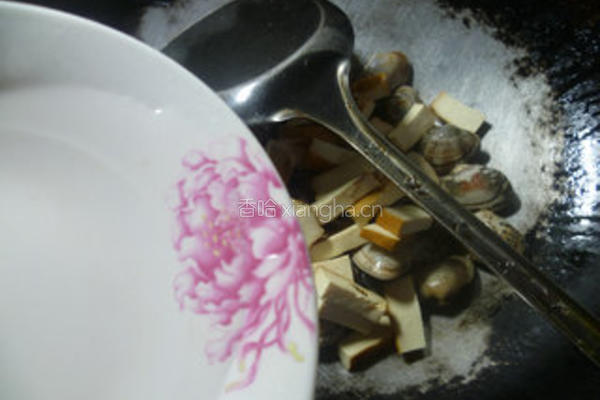 香干炒花蛤的做法图解5