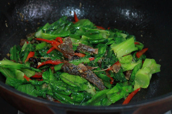豆豉鲮鱼油麦菜的做法图解5