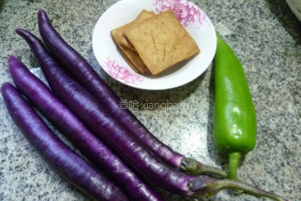香干炒茄子的做法图解1