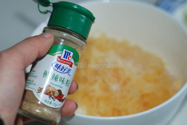 凉拌金瓜丝的做法图解5