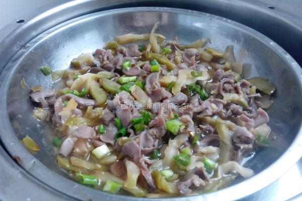 榨菜蒸鸽珍的做法图解5