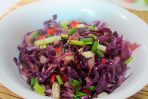 蒜香甘蓝菜丝的做法图解10
