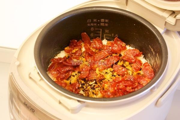 腊味饭配烤鲜鱿鱼的做法图解2