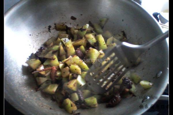 豆豉鲮鱼炒莴笋的做法图解4