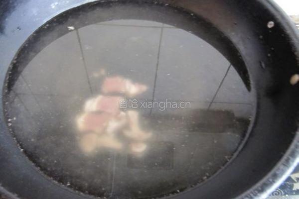 牛肉海鲜菇汤面的做法图解1