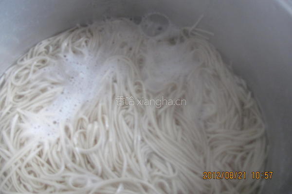 挂面也能做出炒面的做法图解2