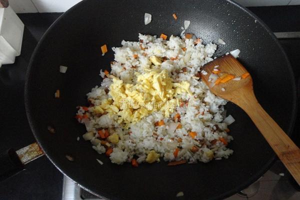 蚝油鸡蛋炒饭的做法图解6