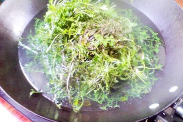 荠菜拌香干的做法图解3