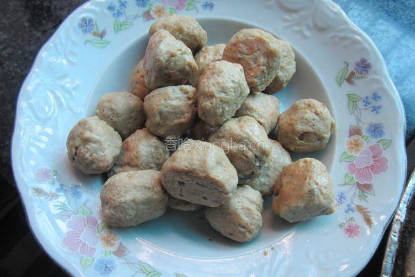 蒜苔炒鱼丸的做法图解2