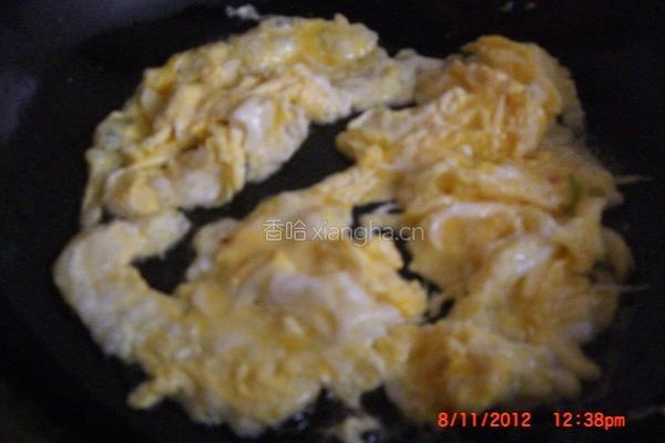 蟹肉炒鸡蛋的做法图解5