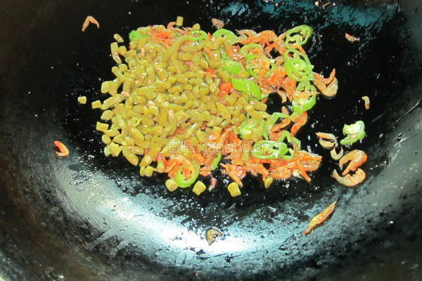 酸菜虾米挂面的做法图解4