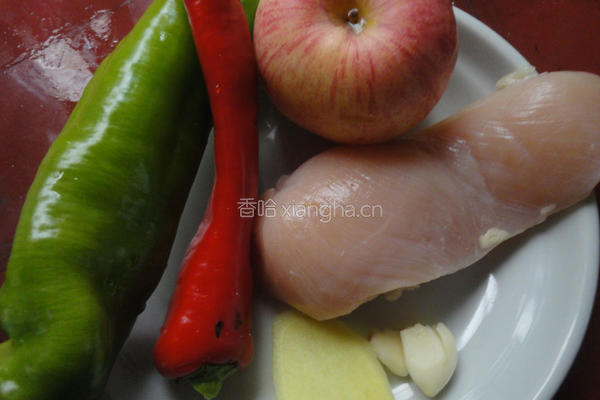 双椒苹果鸡丁的做法图解1