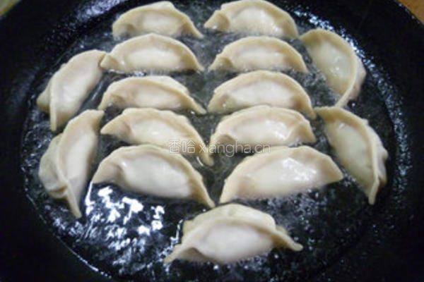 榨菜猪肉馅锅贴的做法图解11