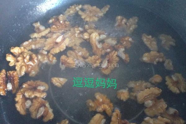 琥珀桃仁的做法图解2