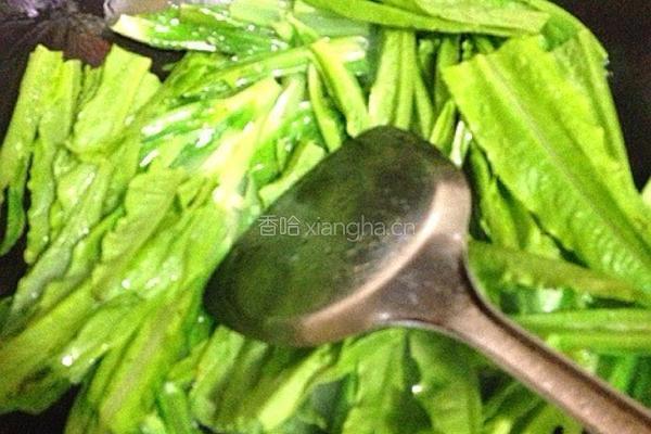 豆鼓鲮鱼油麦菜的做法图解9