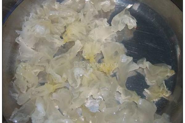 银耳山药麦片粥的做法图解4