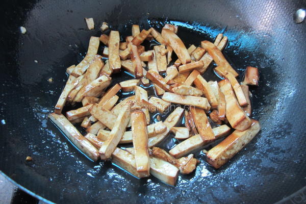 腊肉香干炒莴笋的做法图解5