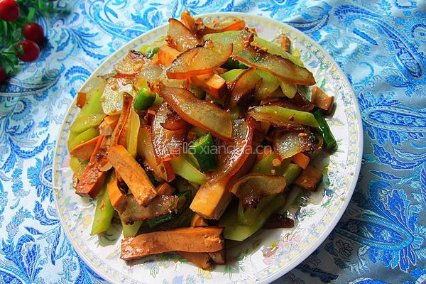 腊肉香干炒莴笋的做法图解9
