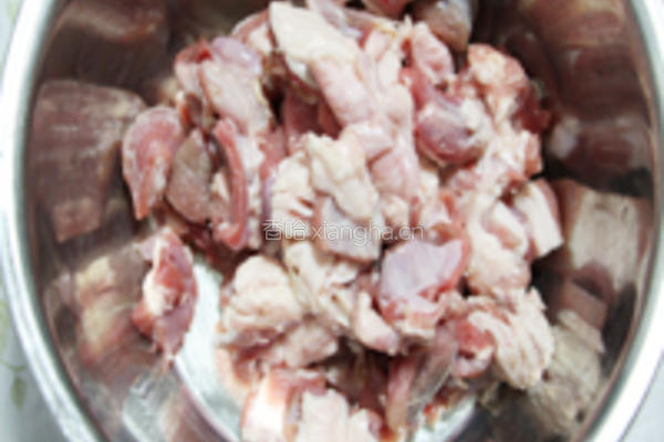 黄芪羊肉汤的做法图解1