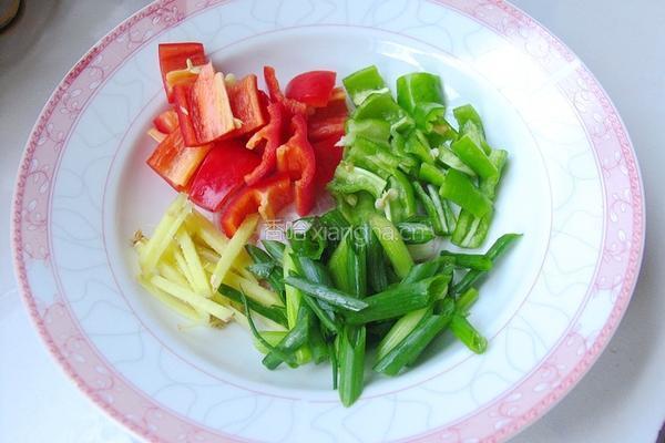 香干炒腊肉的做法图解3
