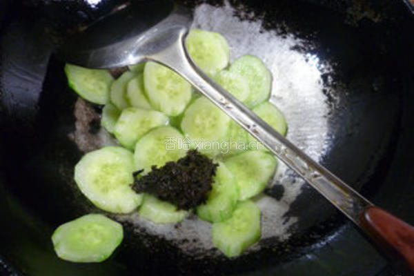 橄榄菜炒青瓜的做法图解6