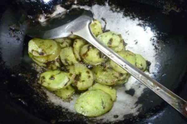 橄榄菜炒青瓜的做法图解9