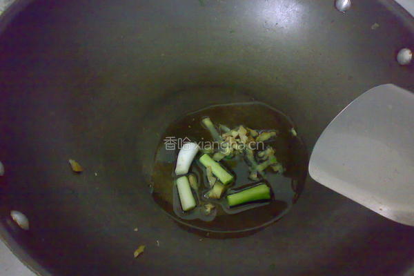 榨菜甜椒牛肉粒的做法图解3