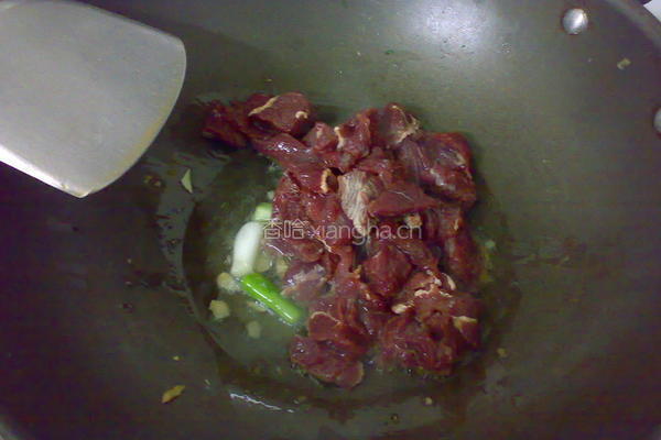 榨菜甜椒牛肉粒的做法图解4