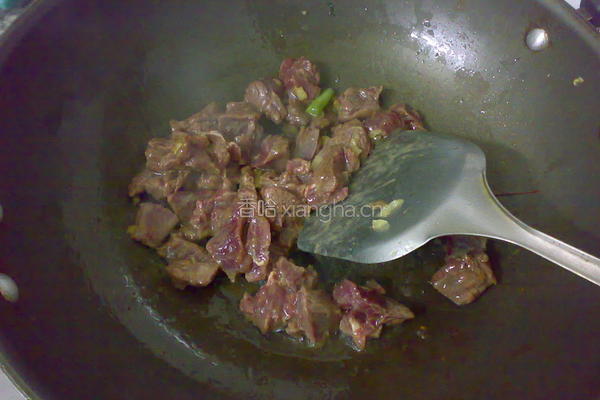 榨菜甜椒牛肉粒的做法图解5