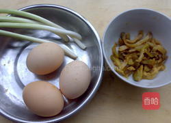 香葱榨菜煎蛋的做法图解1