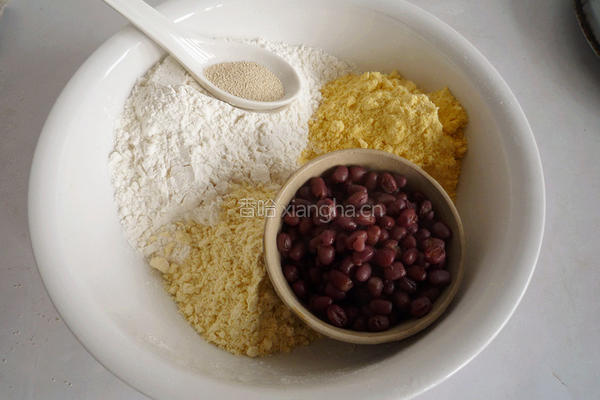 杂粮蜜豆发糕的做法图解1