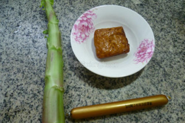 混炒莴笋的做法图解1